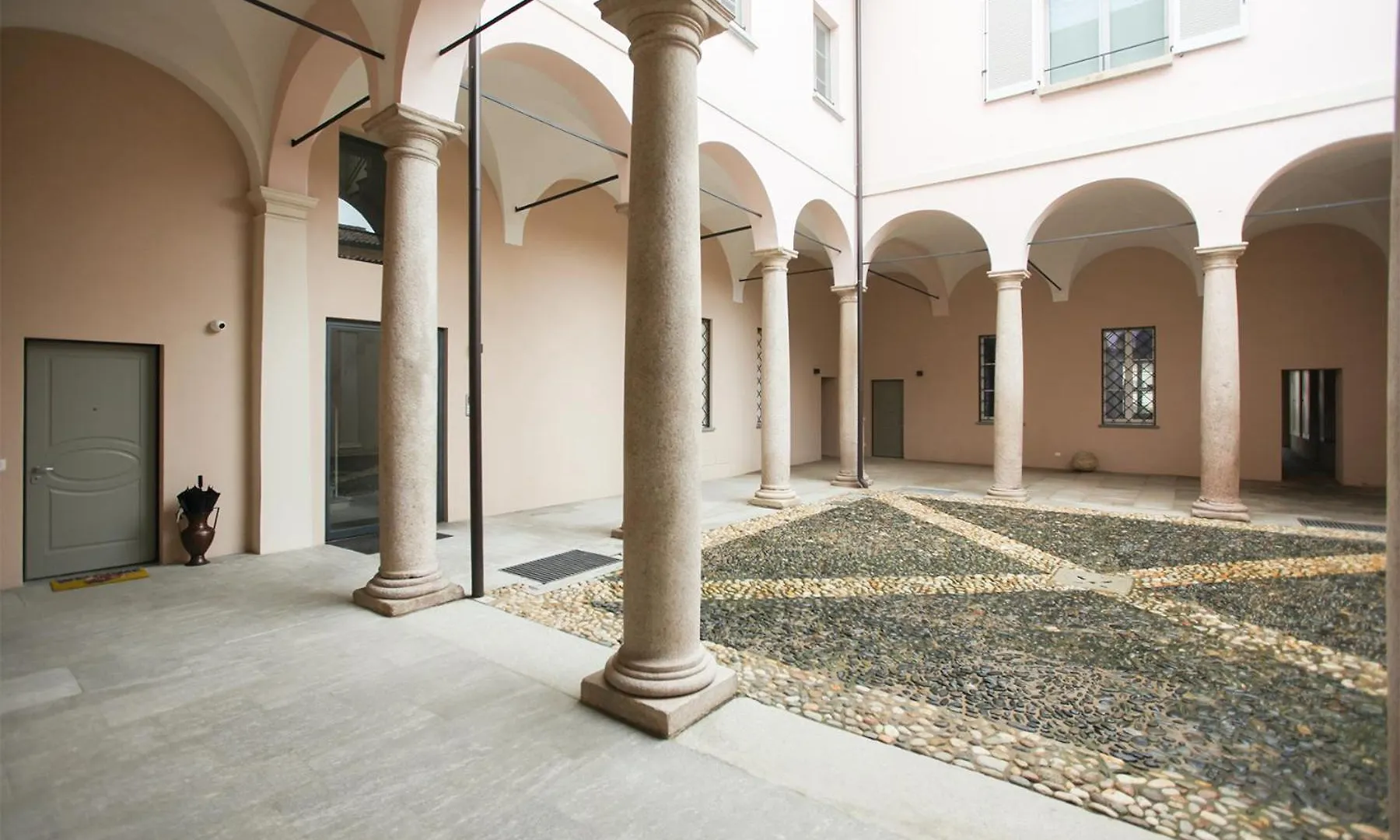 Carlo Alberto 46 Pavia
