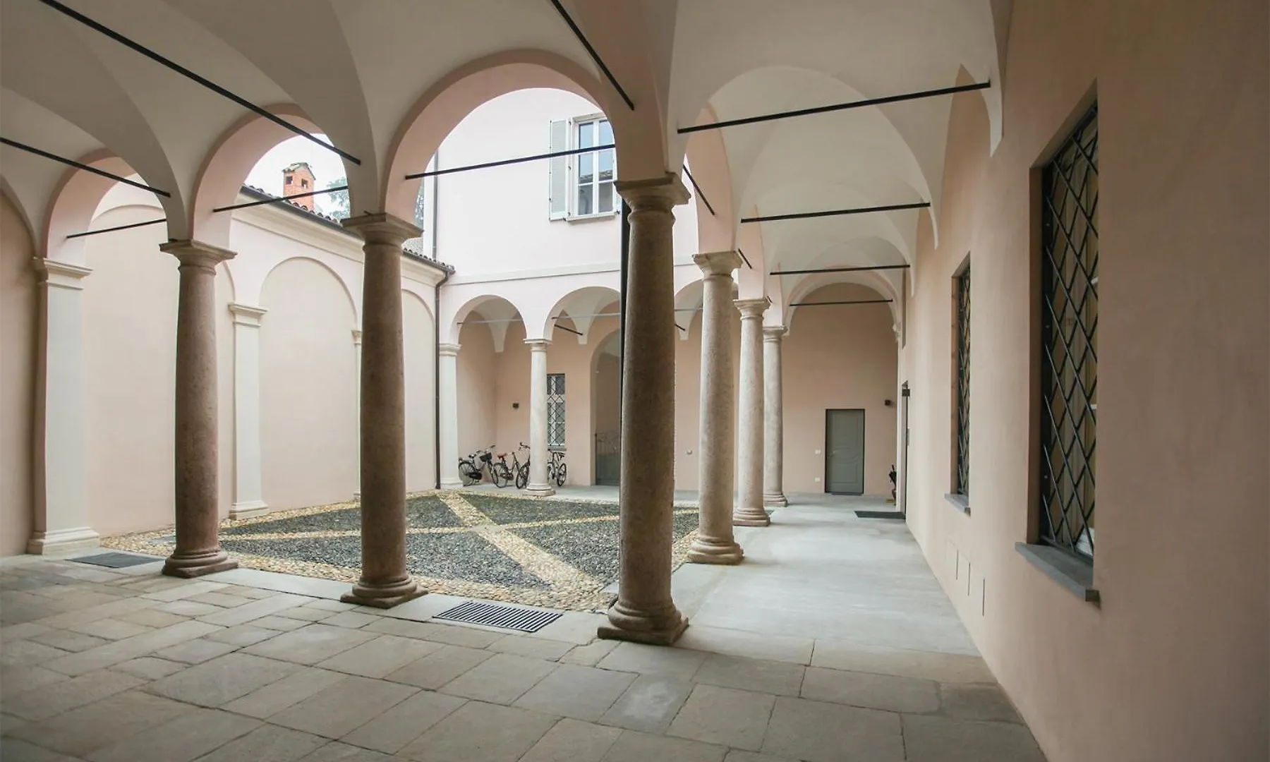 Carlo Alberto 46 Pavia
